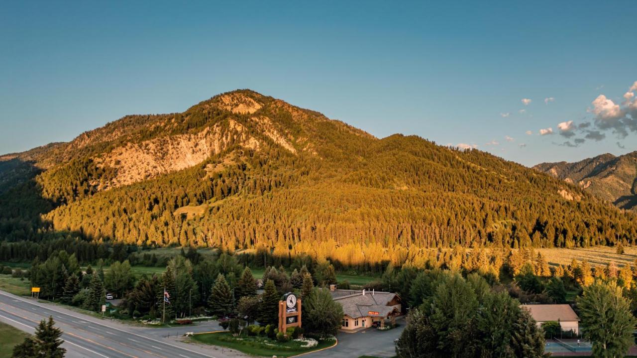Flying Saddle Resort And Steak House Alpine Exterior photo