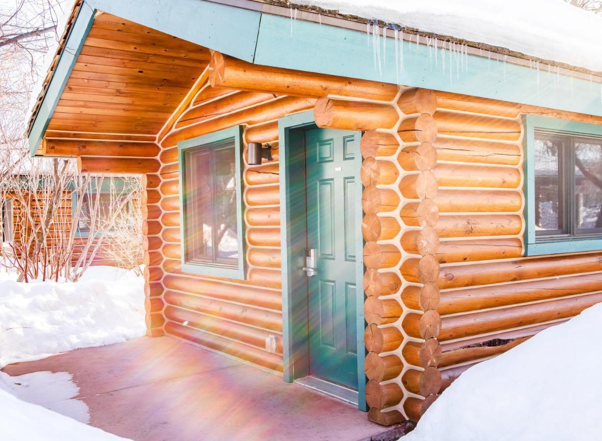 Flying Saddle Resort And Steak House Alpine Exterior photo